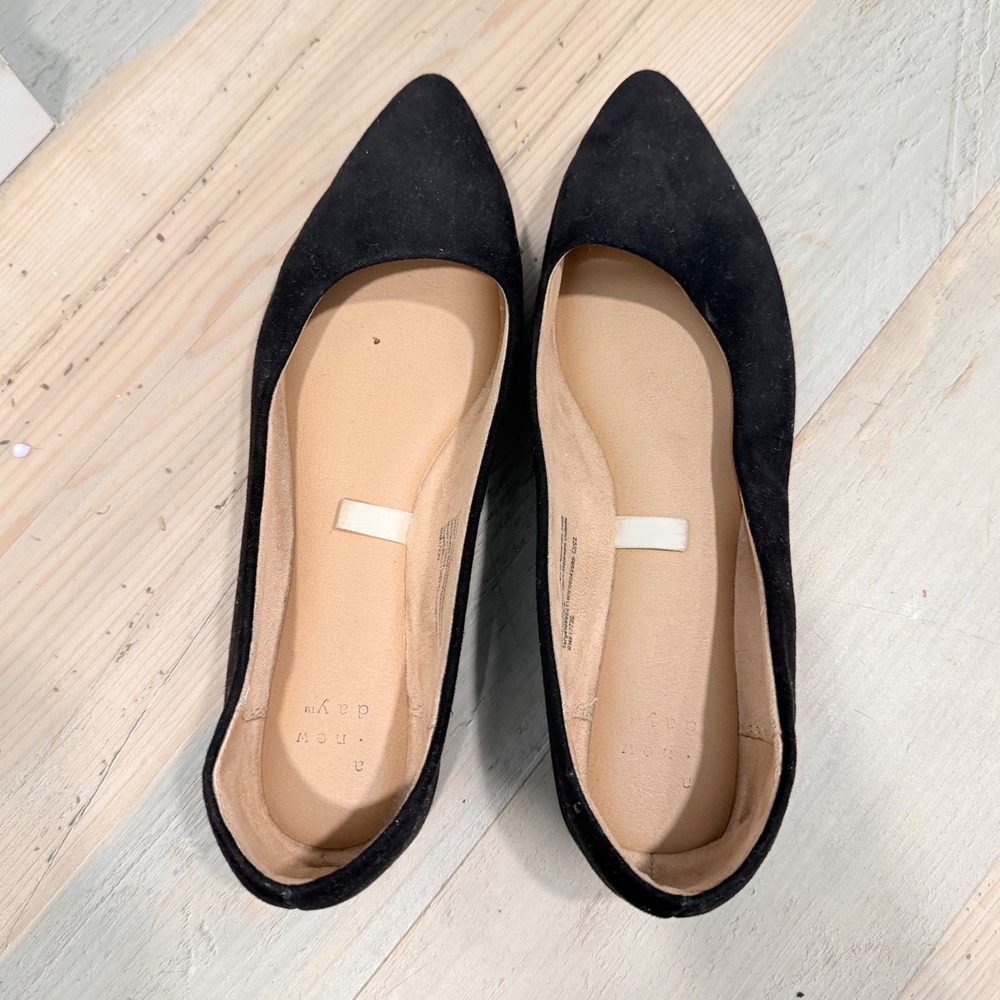 A New Day Women Size 7 Black Pointed Toe Ballet Flats Suede Like Textile Upper